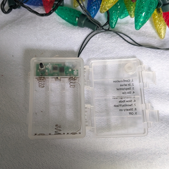 Christmas String Lights C6, 32.8 Ft 100 LEDs Strawberry Battery Operated (EUC) - Picture 6 of 7